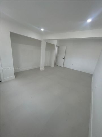 1242 NE 145th St, Miami, FL 33161