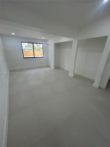 1242 NE 145th St, Miami, FL 33161