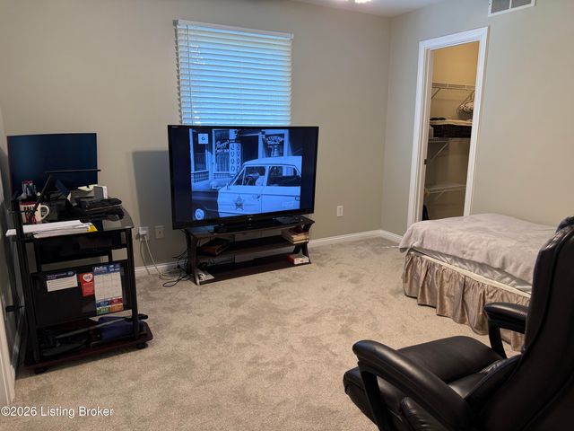 3705 Woodmont Park Ln, Louisville, KY 40245