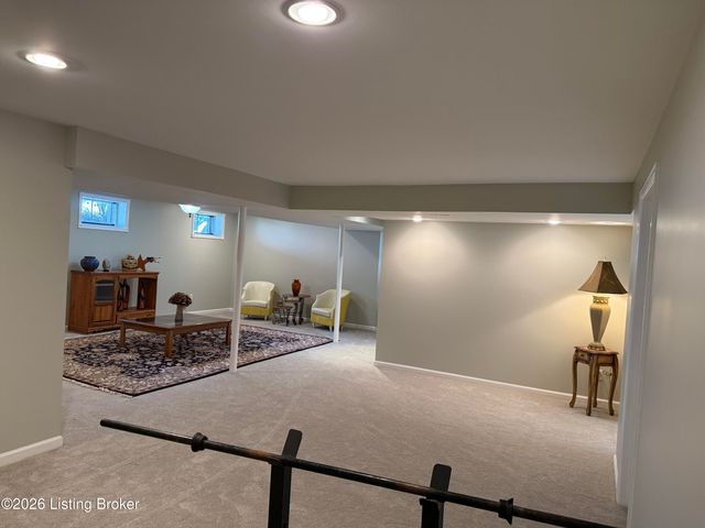 3705 Woodmont Park Ln, Louisville, KY 40245