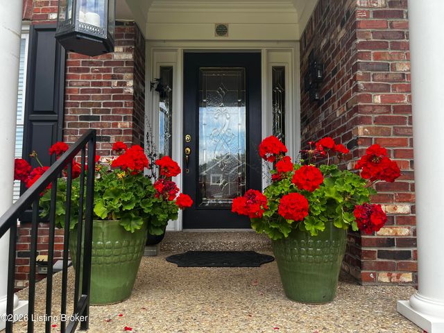 3705 Woodmont Park Ln, Louisville, KY 40245