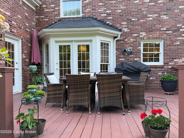 3705 Woodmont Park Ln, Louisville, KY 40245