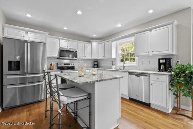 3705 Woodmont Park Ln, Louisville, KY 40245