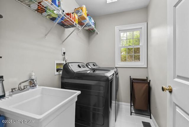 3705 Woodmont Park Ln, Louisville, KY 40245