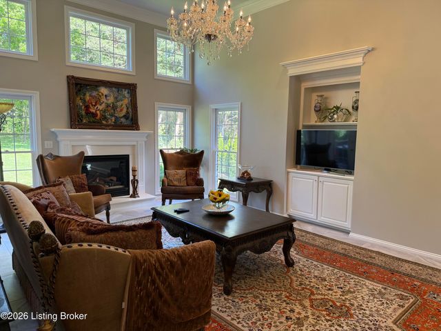 3705 Woodmont Park Ln, Louisville, KY 40245