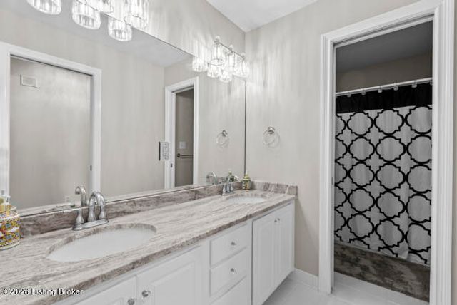3705 Woodmont Park Ln, Louisville, KY 40245