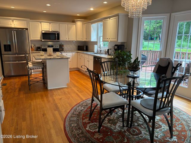 3705 Woodmont Park Ln, Louisville, KY 40245