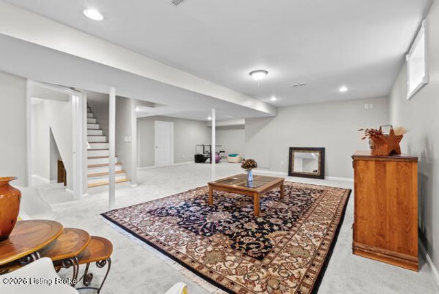 3705 Woodmont Park Ln, Louisville, KY 40245