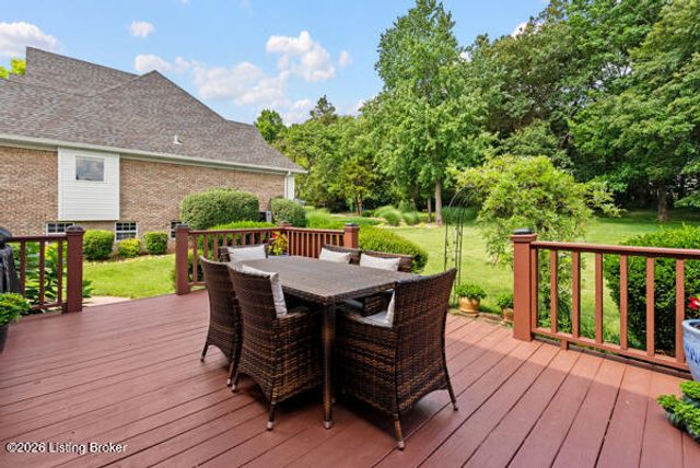 3705 Woodmont Park Ln, Louisville, KY 40245