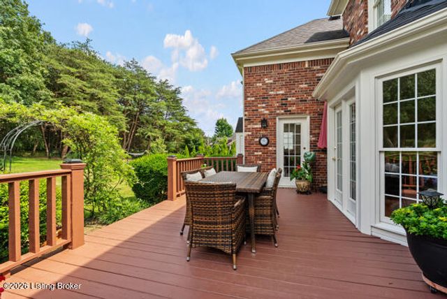 3705 Woodmont Park Ln, Louisville, KY 40245
