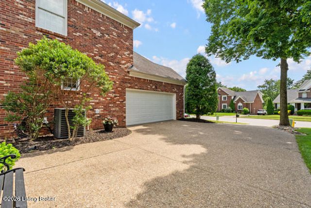 3705 Woodmont Park Ln, Louisville, KY 40245