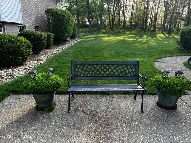 3705 Woodmont Park Ln, Louisville, KY 40245