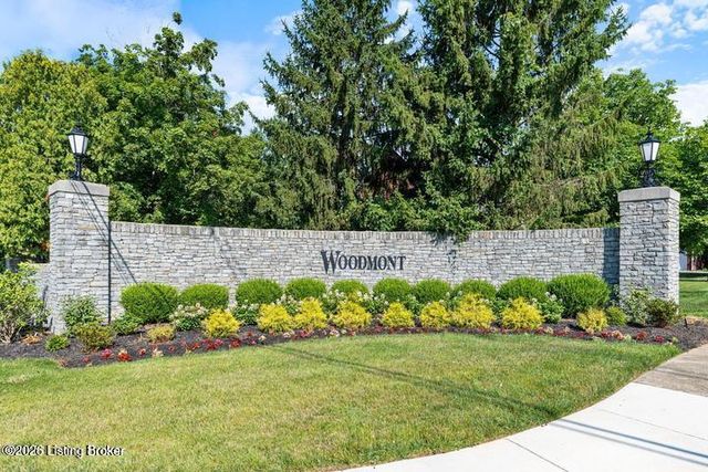 3705 Woodmont Park Ln, Louisville, KY 40245