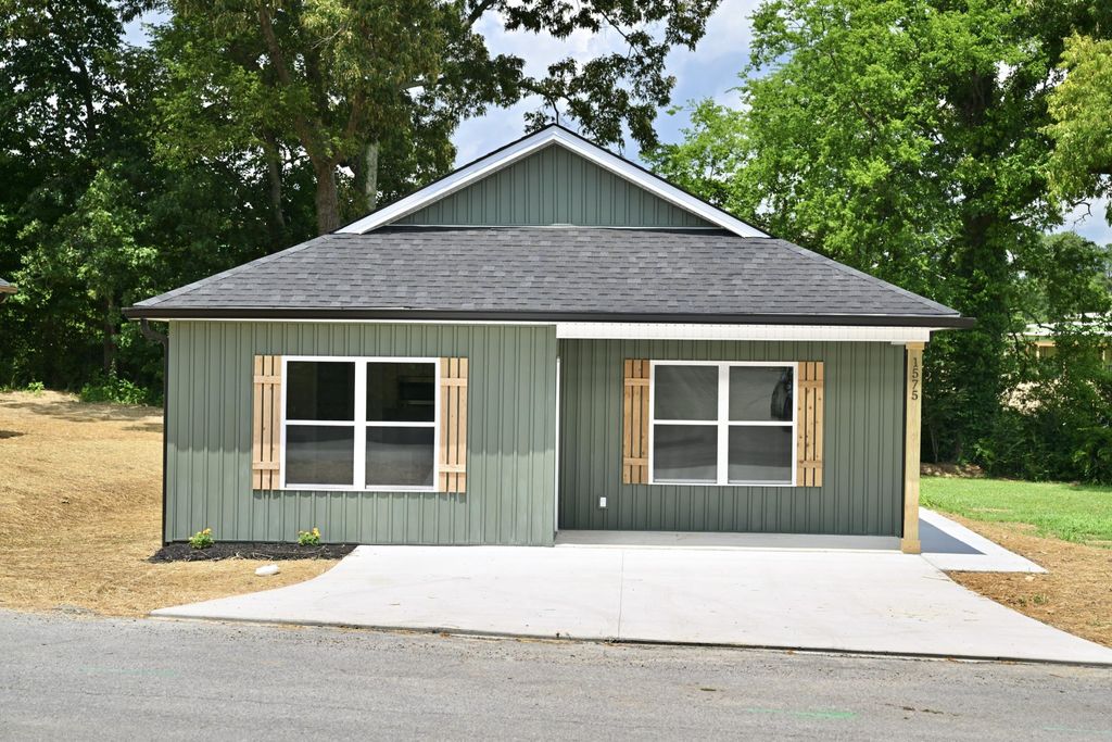1575 Strawberry Lane, NE, Cleveland, TN 37311
