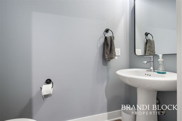 5904 Crossmoor Street, Caledonia, MI 49316