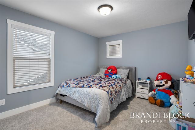 5904 Crossmoor Street, Caledonia, MI 49316