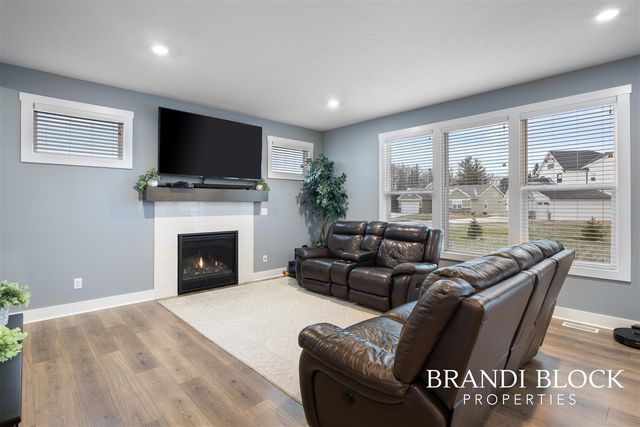 5904 Crossmoor Street, Caledonia, MI 49316