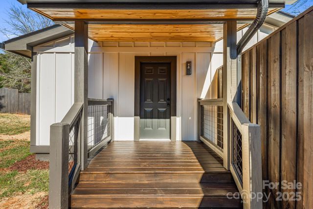 95 Loeb Drive, Brevard, NC 28712