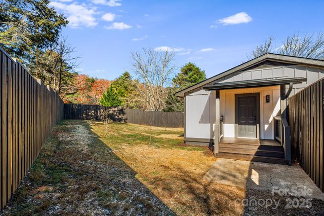 95 Loeb Drive, Brevard, NC 28712