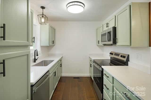 95 Loeb Drive, Brevard, NC 28712