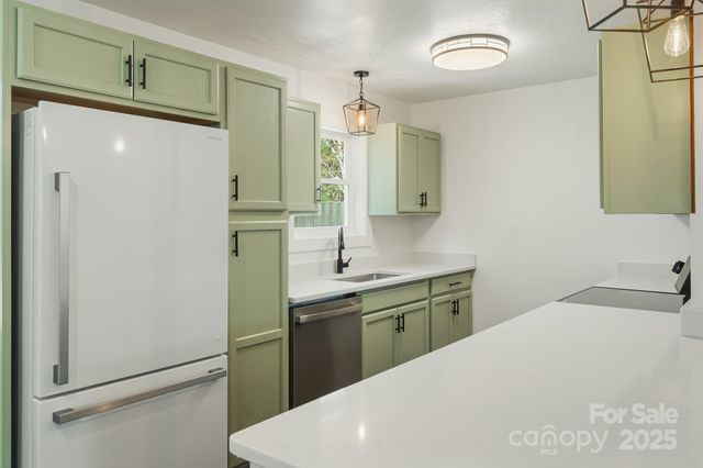 95 Loeb Drive, Brevard, NC 28712