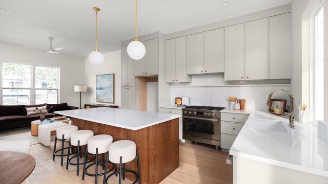 4901 Gladeview DR B, Austin, TX 78745