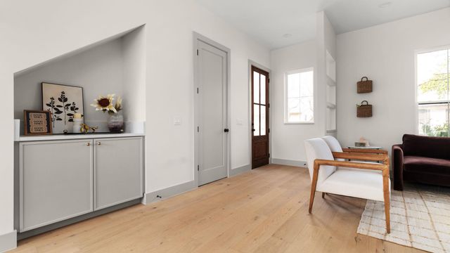 4901 Gladeview DR B, Austin, TX 78745