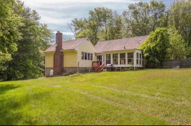 33 Crank Road, Hampton Falls, NH 03844