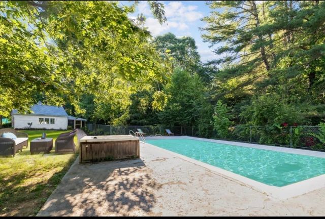 33 Crank Road, Hampton Falls, NH 03844