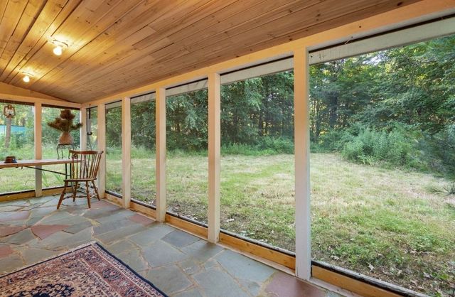 33 Crank Road, Hampton Falls, NH 03844