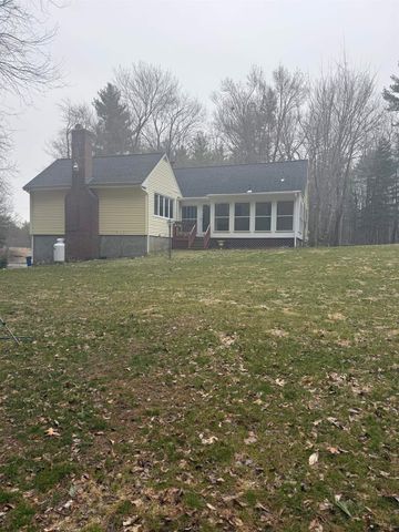 33 Crank Road, Hampton Falls, NH 03844