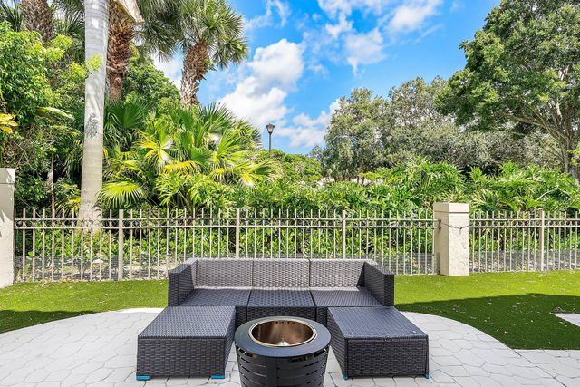 5338 NW 26th Circle S, Boca Raton, FL 33496