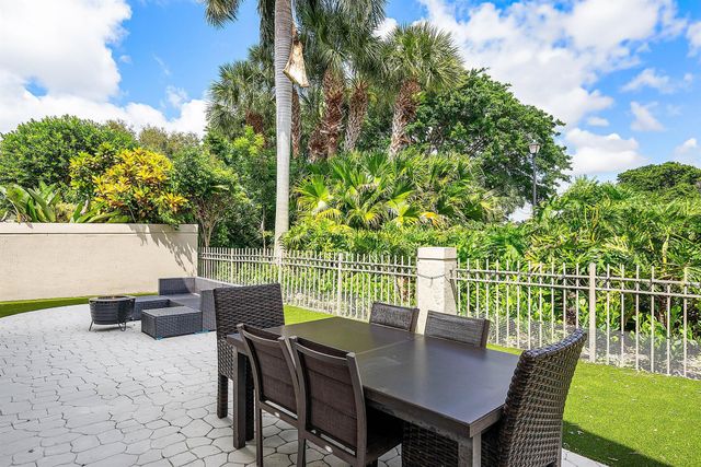 5338 NW 26th Circle S, Boca Raton, FL 33496