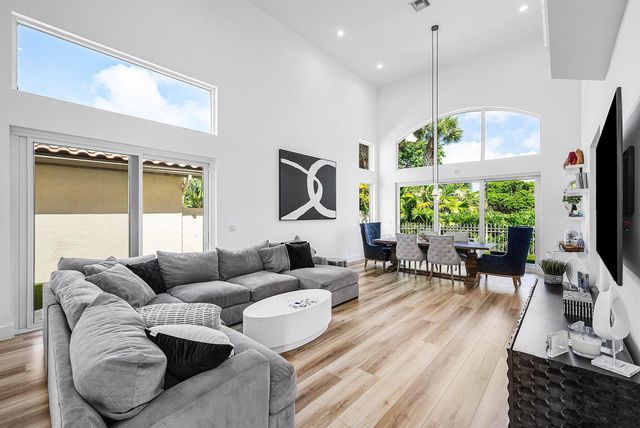 5338 NW 26th Circle S, Boca Raton, FL 33496