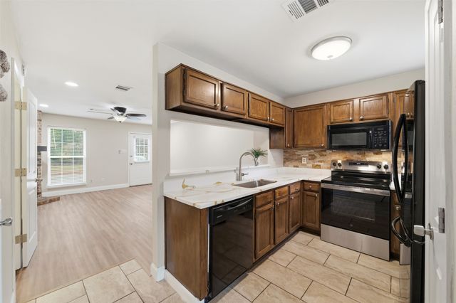 112 Churchill Lane, Euless, TX 76039