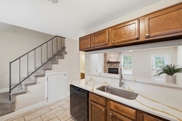 112 Churchill Lane, Euless, TX 76039