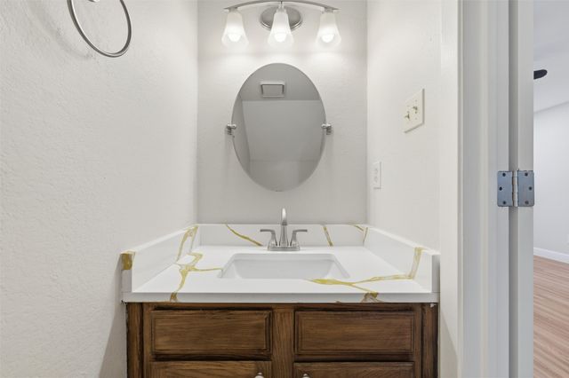 112 Churchill Lane, Euless, TX 76039