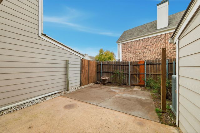 112 Churchill Lane, Euless, TX 76039