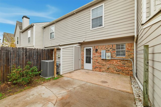 112 Churchill Lane, Euless, TX 76039