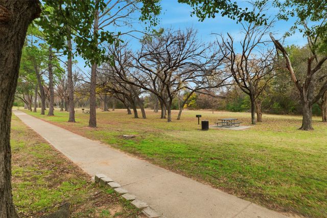 112 Churchill Lane, Euless, TX 76039