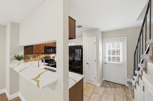 112 Churchill Lane, Euless, TX 76039