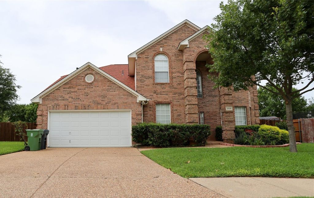 2325 Denham Drive, Arlington, TX 76001