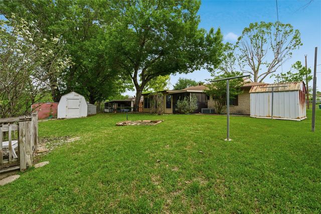 4137 Hiland Drive, Beverly Hills, TX 76711