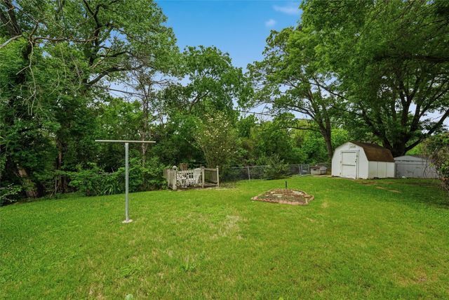 4137 Hiland Drive, Beverly Hills, TX 76711
