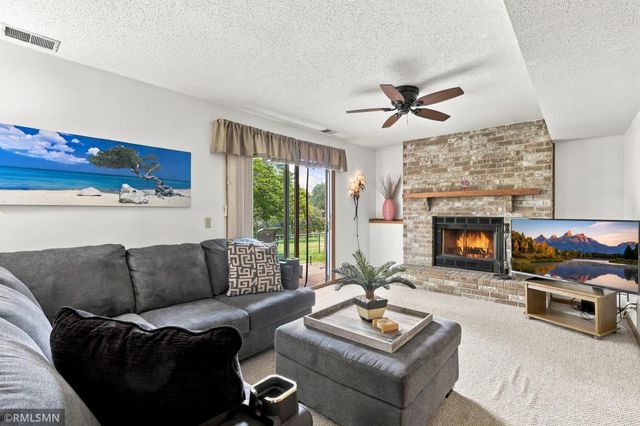 720 Sierra Trail, Chanhassen, MN 55317