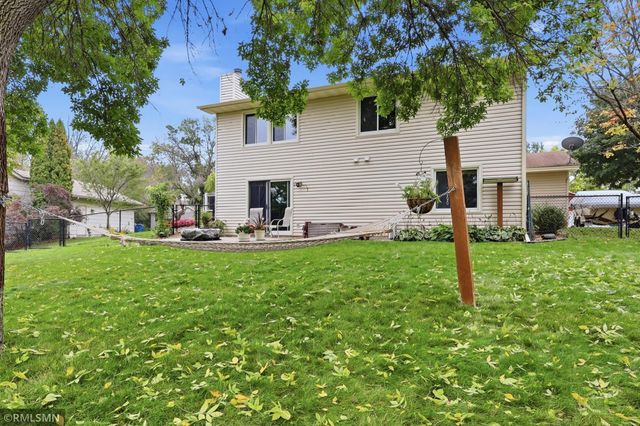 720 Sierra Trail, Chanhassen, MN 55317