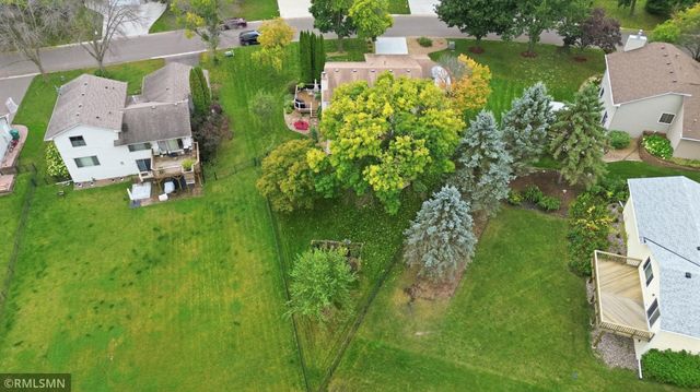 720 Sierra Trail, Chanhassen, MN 55317