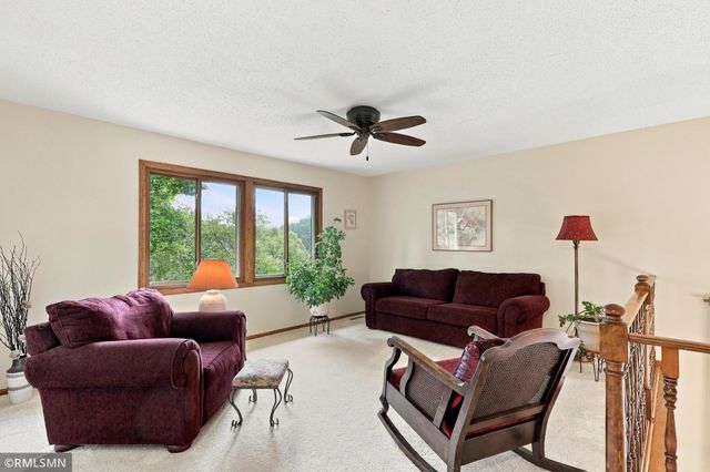 720 Sierra Trail, Chanhassen, MN 55317