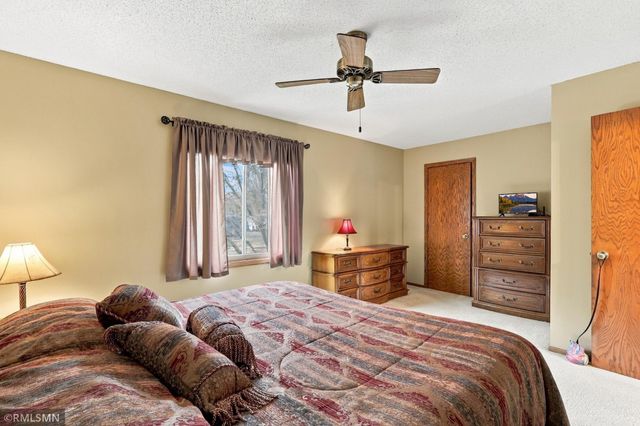 720 Sierra Trail, Chanhassen, MN 55317