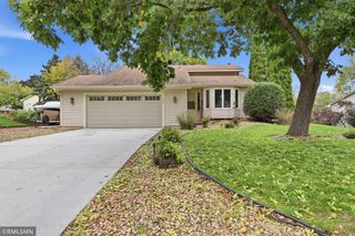 720 Sierra Trail, Chanhassen, MN 55317